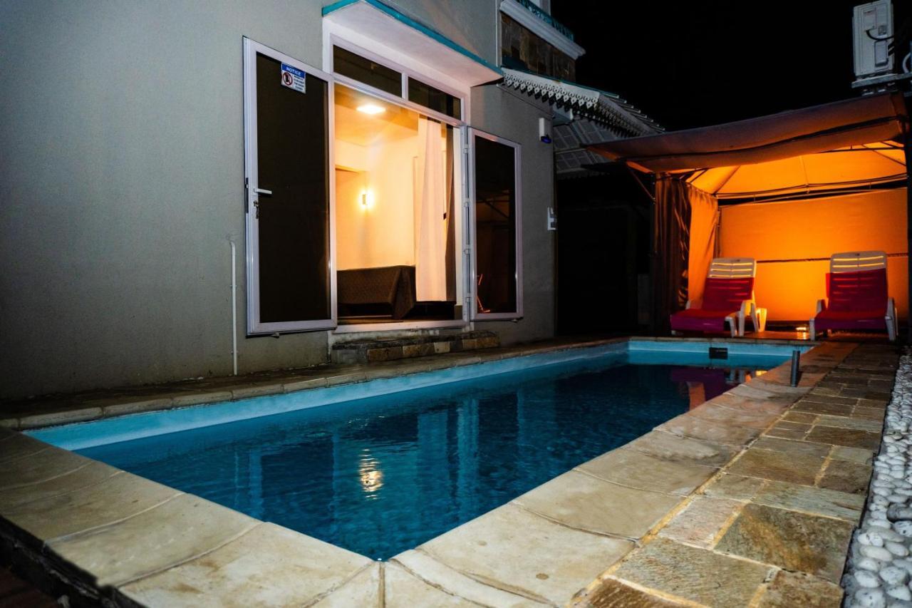 Piscines Privees Et Chauffees, Private Heated Pools Grand Baie Exterior foto
